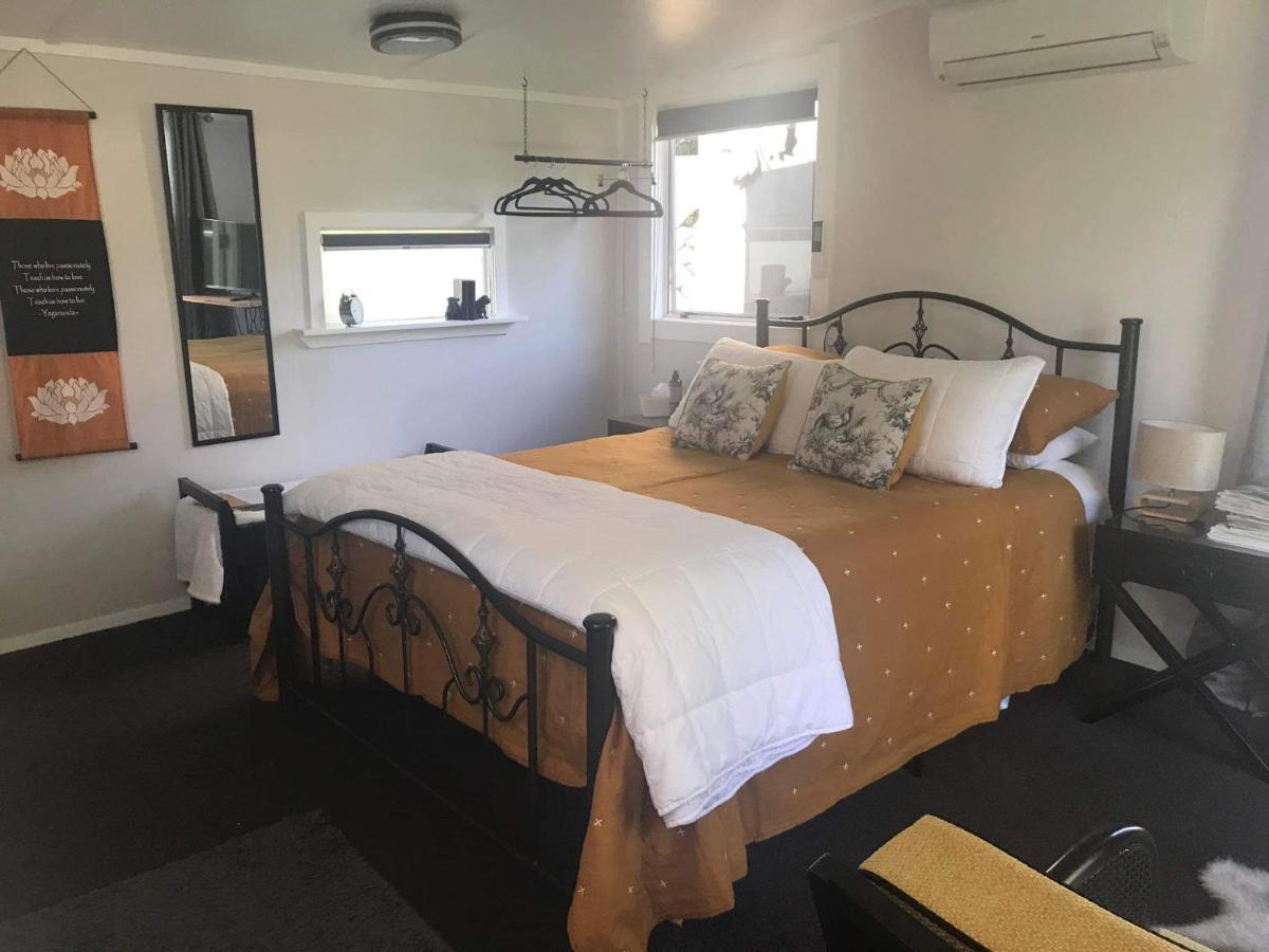 Orange Tree Cottage - Garden Hideaway Whanganui Ngoại thất bức ảnh